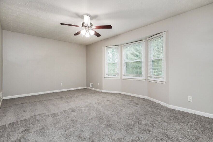 Building Photo - 661 Greenview Ave SE