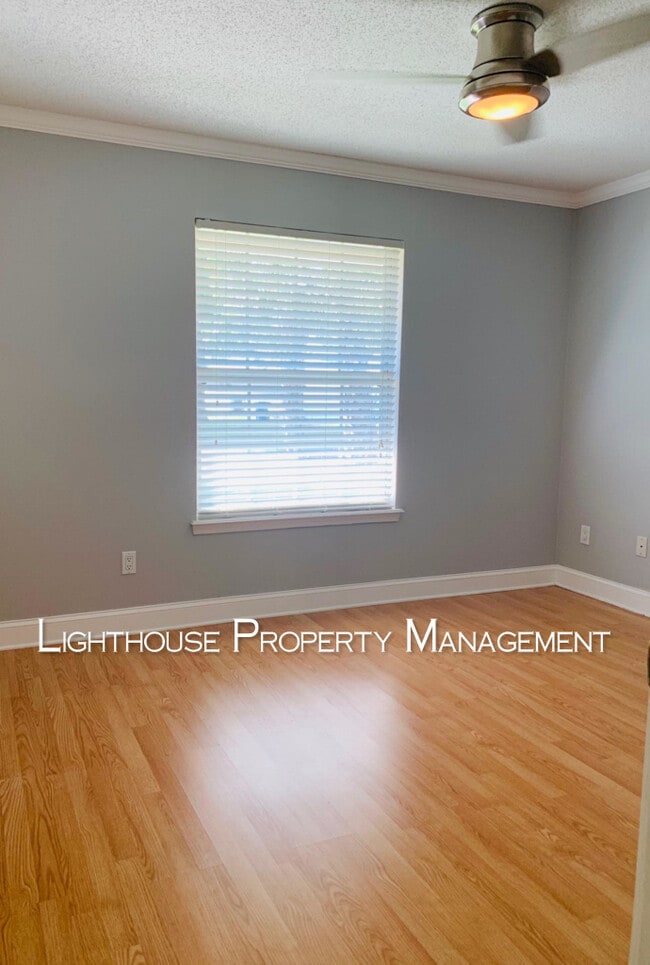 Building Photo - Pristine 3/2 in University Park!  Won't Last Long!