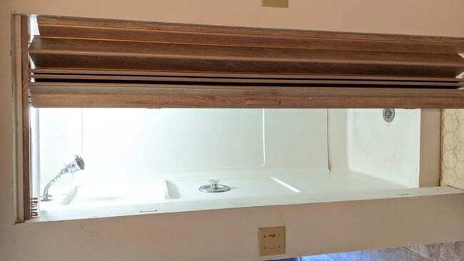 Building Photo - 904 Vine St