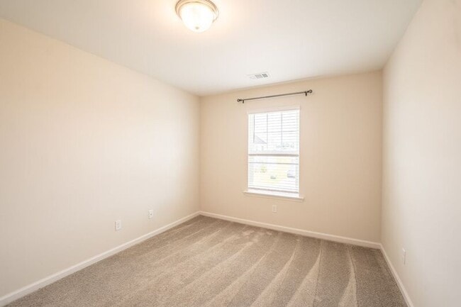 Building Photo - 257 Cromer St