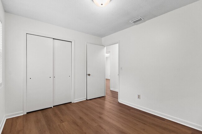 Building Photo - 3108 Briarwood Dr