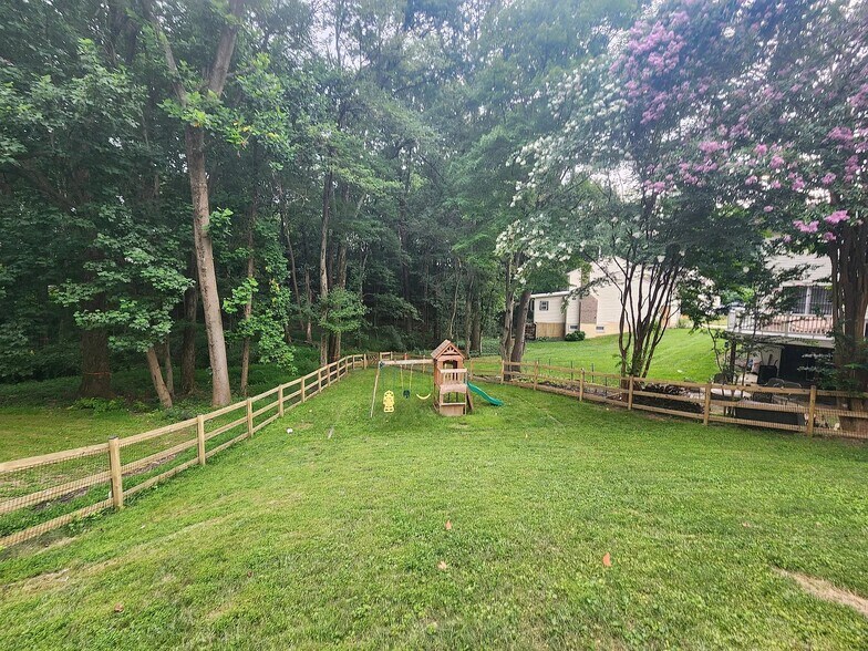 Building Photo - 721 Symphony Woods Dr