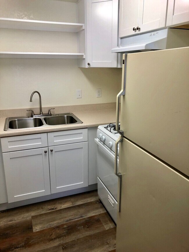 Building Photo - West Ventura Apartment