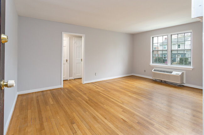 Building Photo - 320 Ashby St