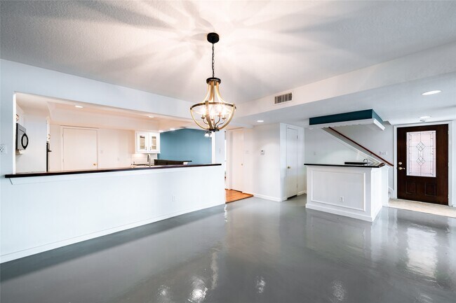 Building Photo - 5918 San Felipe St