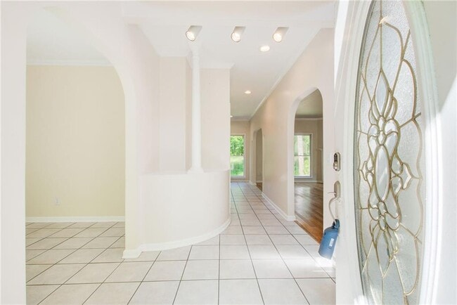 Building Photo - 2462 Empire Forest Dr