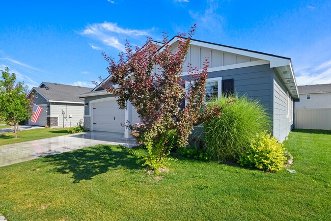 Building Photo - Newer 3 Bedroom Home in Kuna _ Pet Friendl...