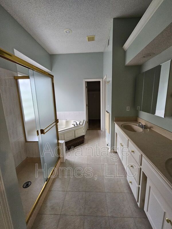 Building Photo - 14117 Parkhill Ln