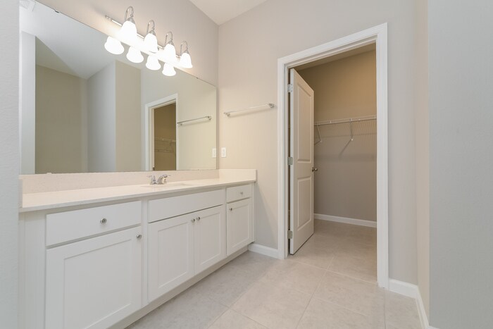 Building Photo - 348 Kenilworth Dr