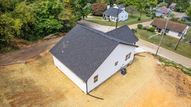 Building Photo - 3900 Lilac Ave