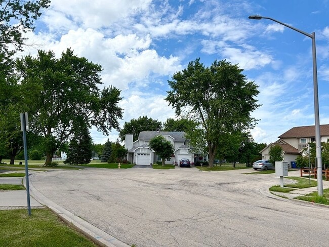 Building Photo - 15 Yardley Ct