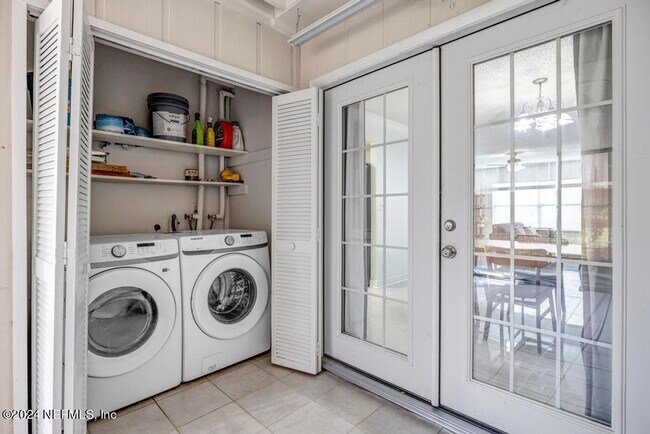 Building Photo - 695-A1A Jimmy Buffett Mem Hwy