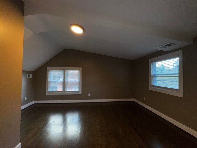 Building Photo - 564 Claymont Dr