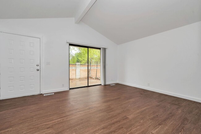 Building Photo - Newly Remodeled 2 Bed 1 Bath Duplex in West Valley