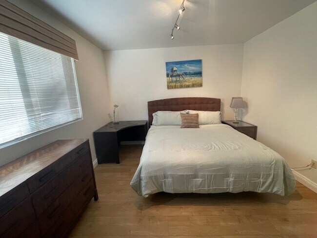 Building Photo - Meridian 2 Bd / 2 Ba with Laminate Flooring in Living Room & Bedroom Areas