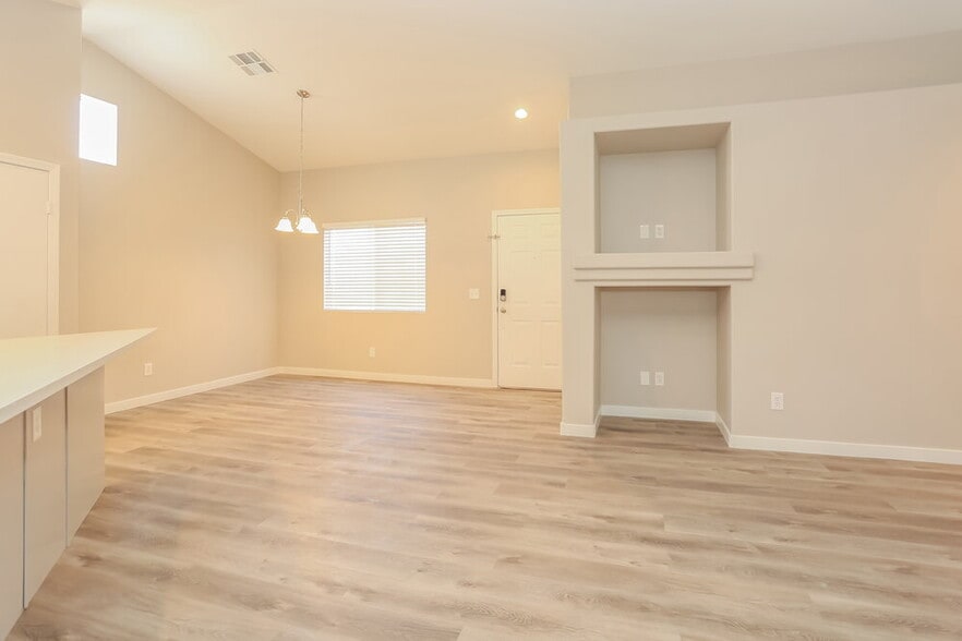 Building Photo - 2801 Lava Rock Ave