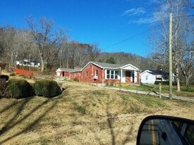 Building Photo - 4449 Knob Creek Rd