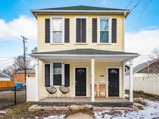 Primary Photo - 164 E Mithoff St