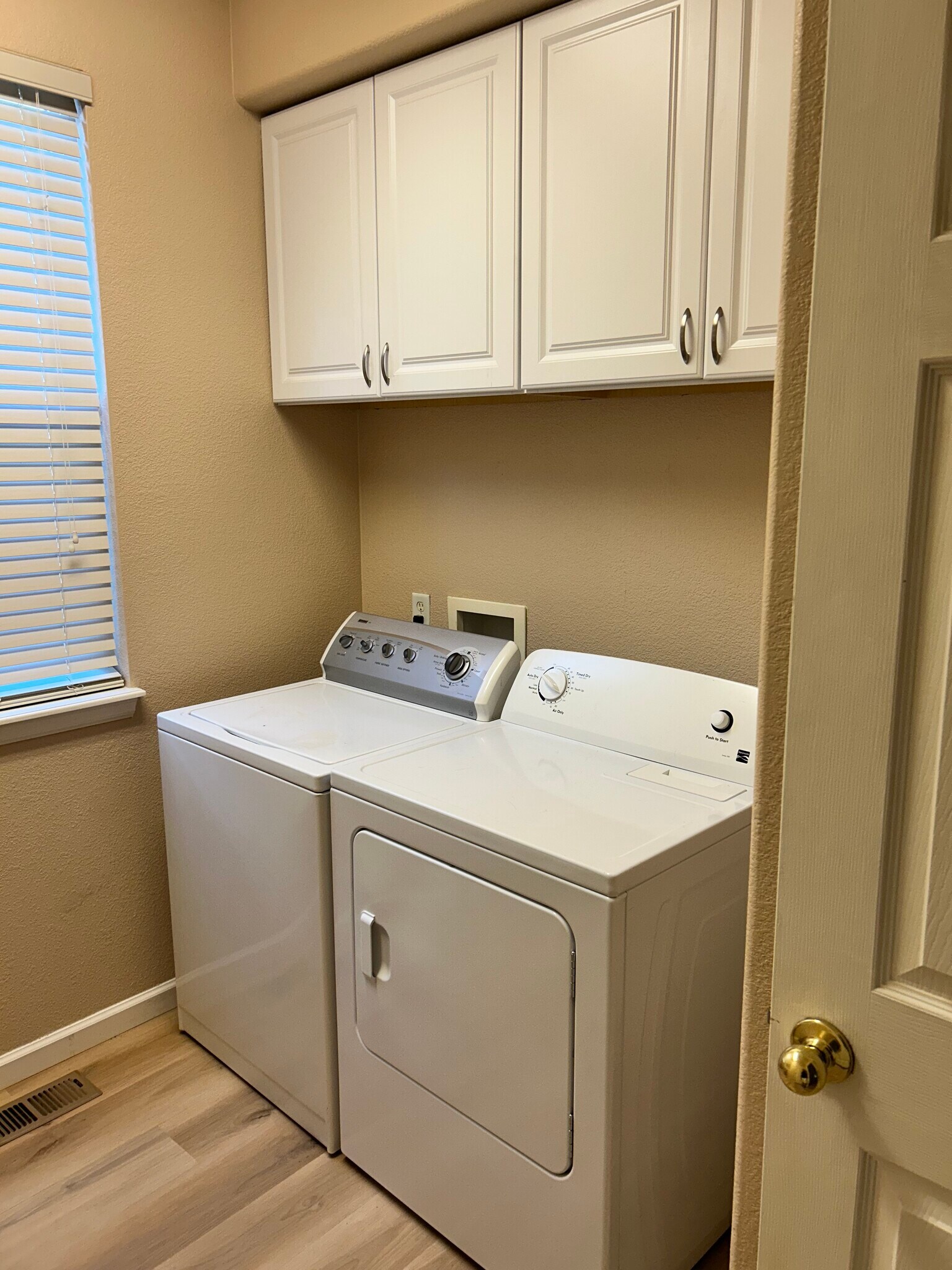 Laundry - 14263 Jared Ct