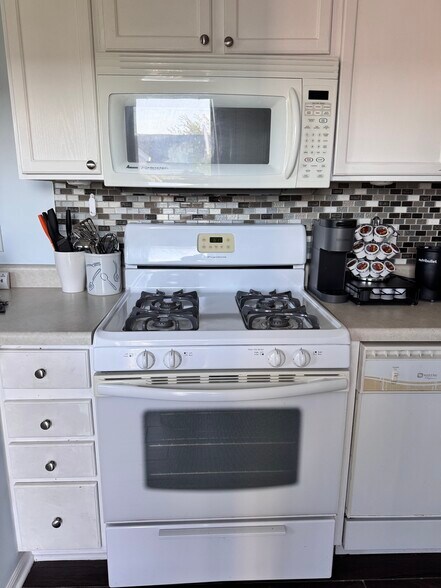 Building Photo - 418 56th St