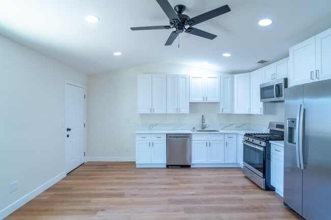 Building Photo - 6406 Shane Pl