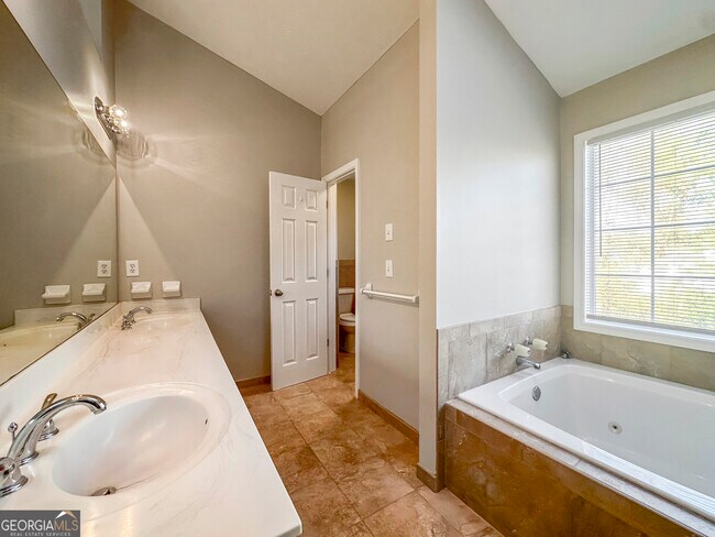 Building Photo - 3340 Summit Pl Dr