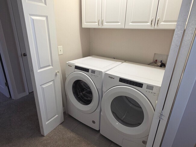 Building Photo - Updated 3-Bedroom Single- Family Home in Fox Point