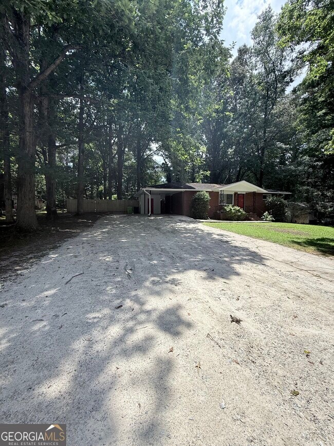 Building Photo - 317 Hilltop Circle Extension SW