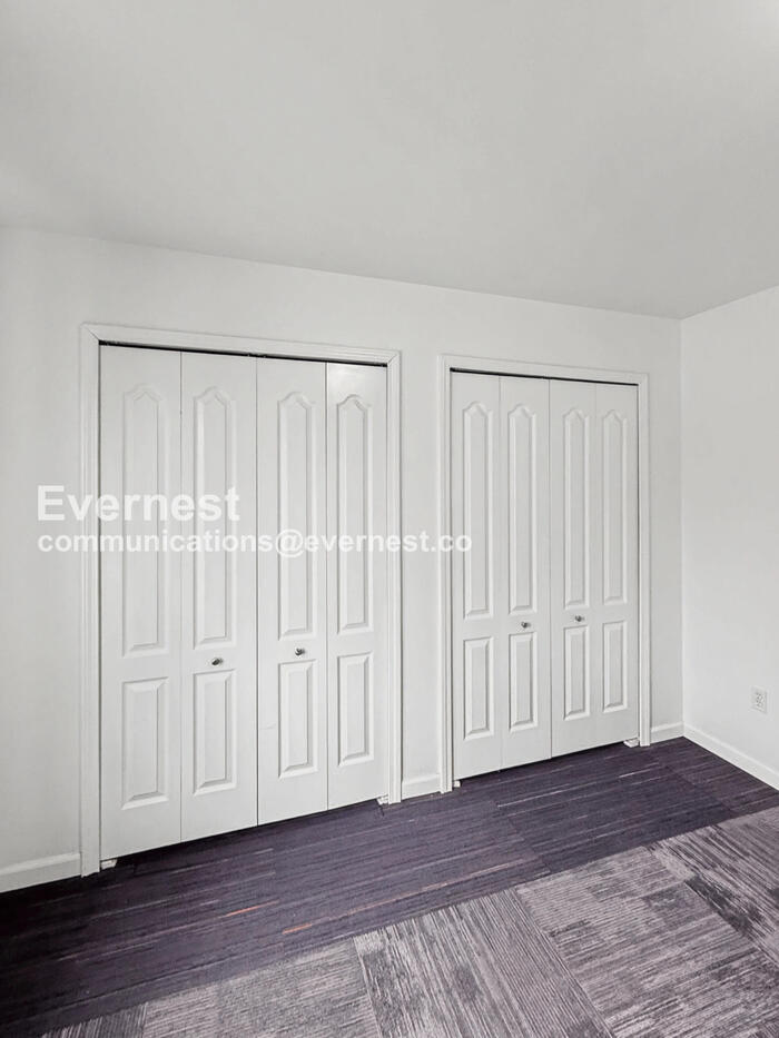 Building Photo - 642 Bellaire Ave