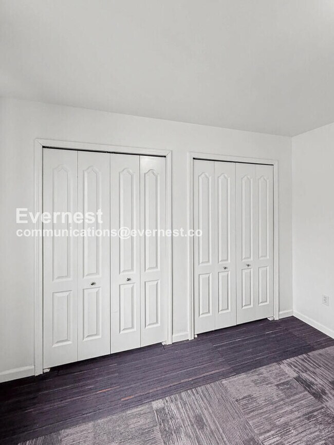 Building Photo - Spacious 3 Bed, 2.5 Bath Home with Fenced Yard and Attached Garage