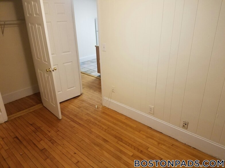 Building Photo - 439 Cambridge St