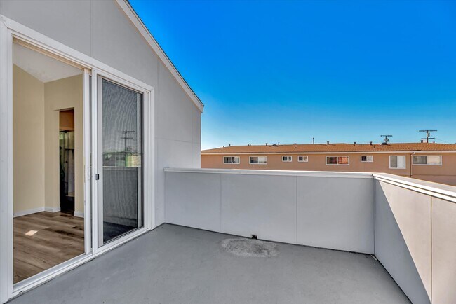 Building Photo - 4048 Cherokee Ave