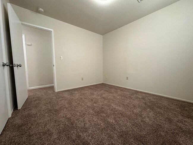 Building Photo - 525 Downing Ln