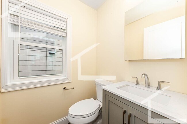 Building Photo - 20 Albion St