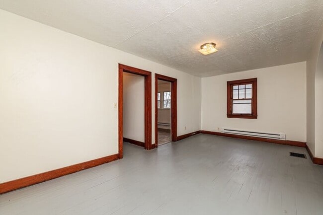 Building Photo - 1530 1/2 W High Street