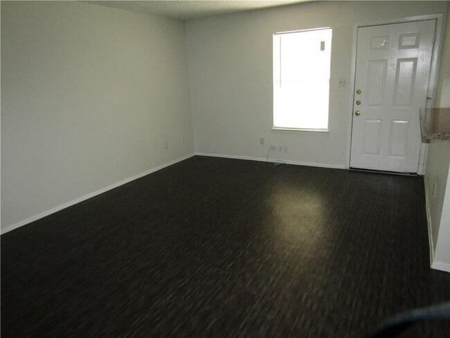 Building Photo - 4910 Pepper Ln