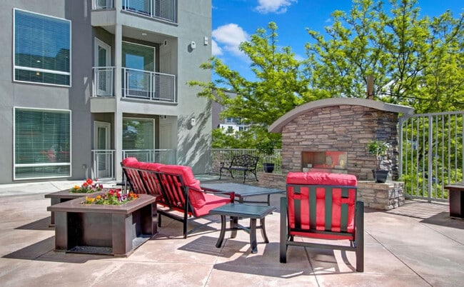 Building Photo - 460 E 400 S