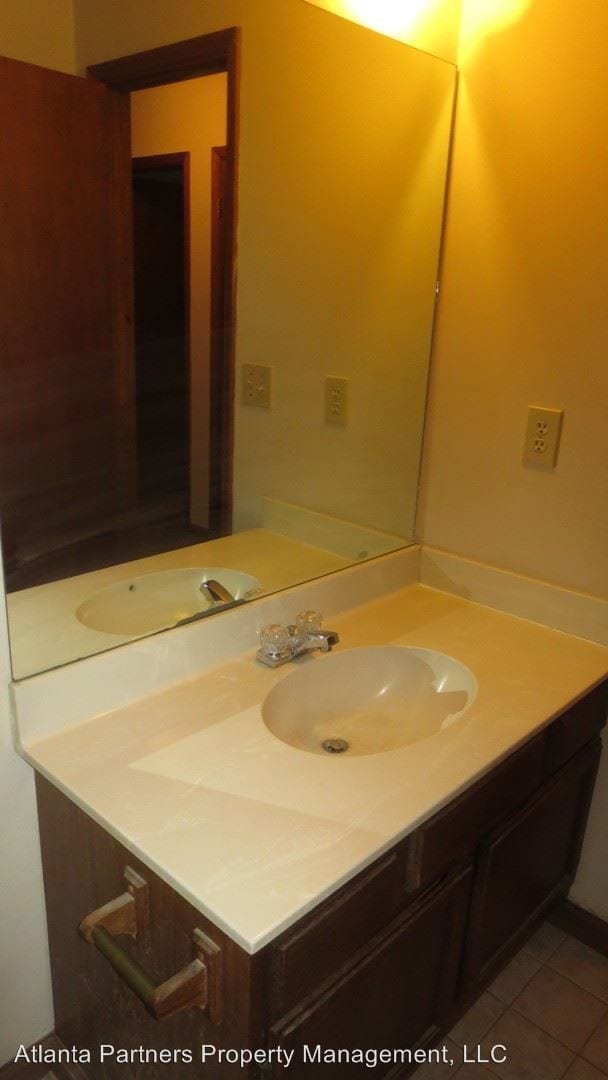 Building Photo - 3 br, 2 bath House - 664 Oxford Hall Dr