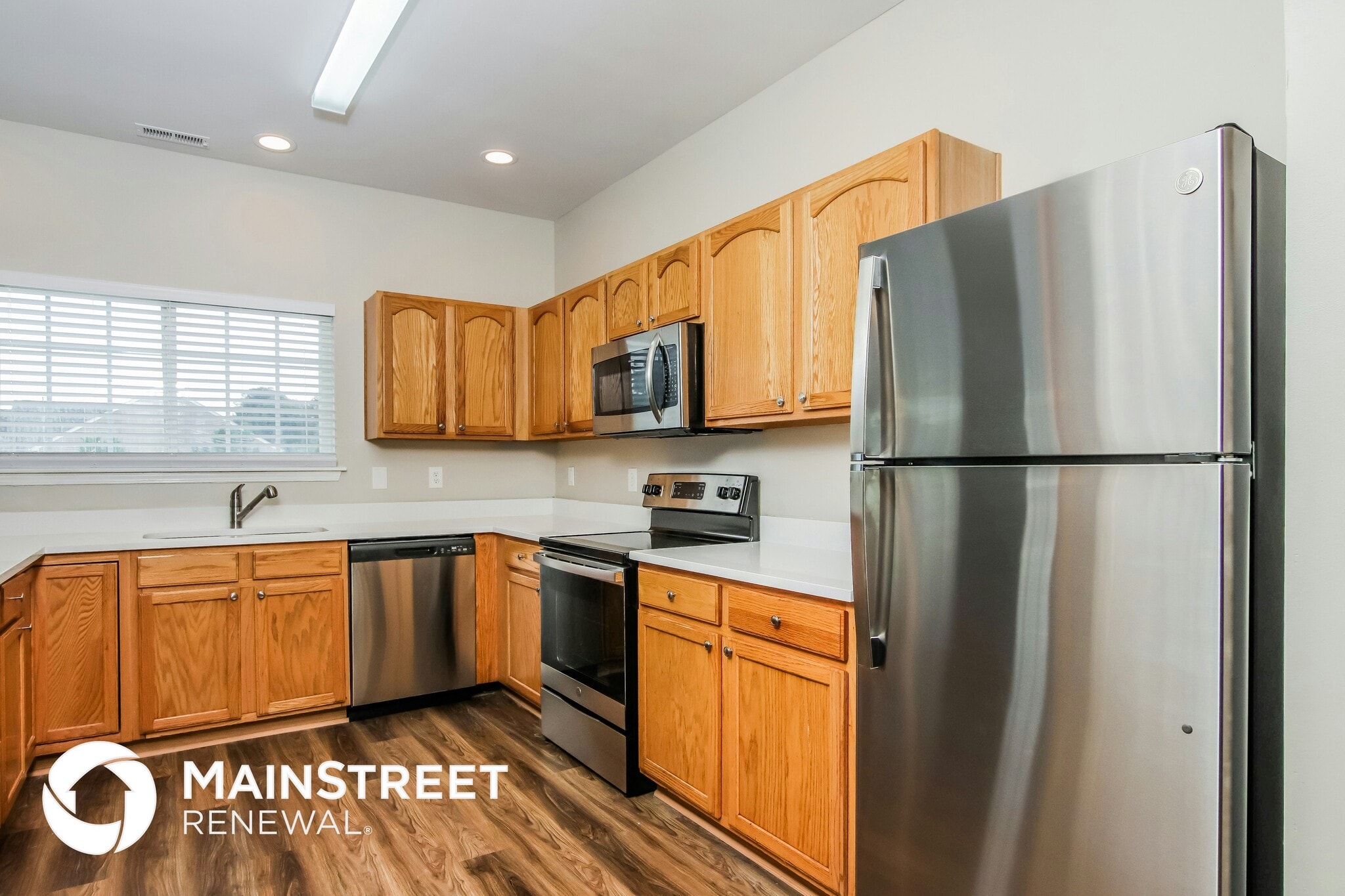 Building Photo - 2060 Hidden Pond Dr