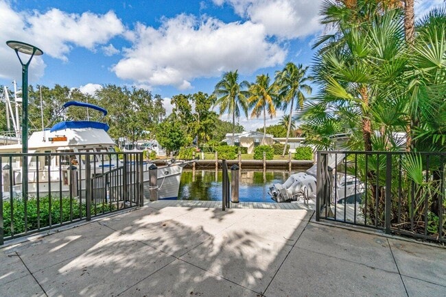 Building Photo - 1000 River Reach Dr