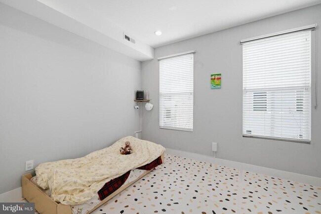 Building Photo - 1728 Ingersoll St