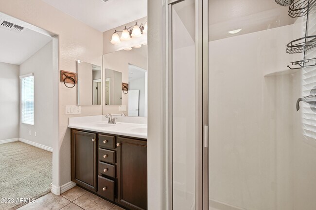 Building Photo - 2209 E Hazeltine Way