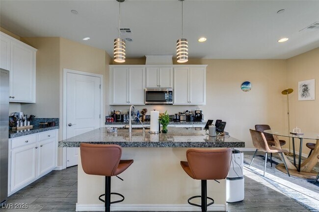 Building Photo - 172 Petaluma Valley Dr