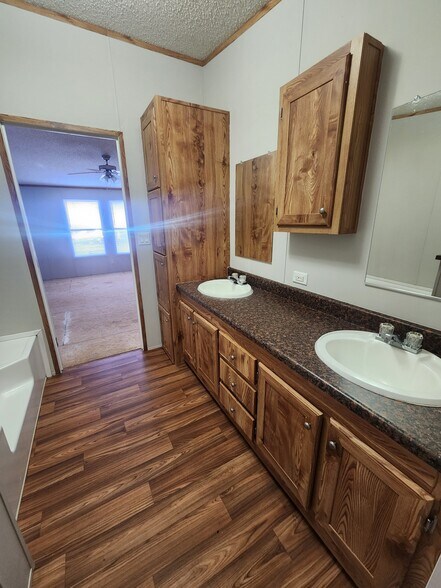 Building Photo - 608 N Billy Bryan St