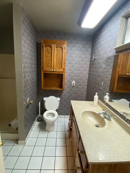 Building Photo - 1857 Crestwood Cir