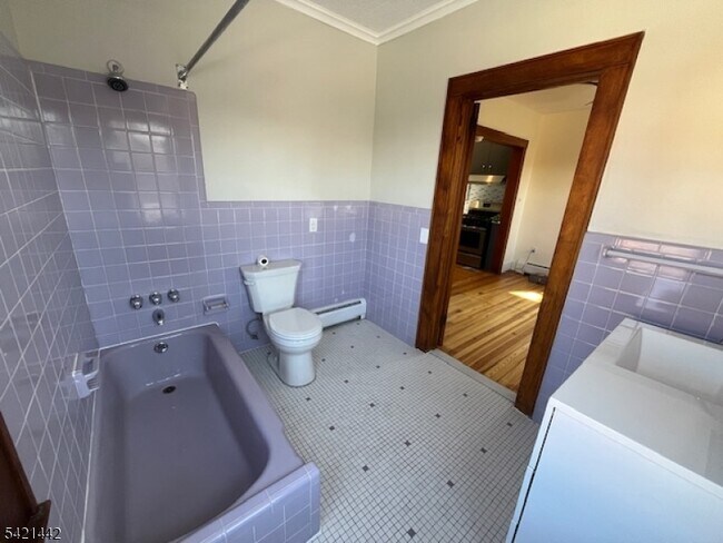 Building Photo - 1 Laurel Pl