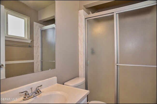 Building Photo - 9004 Acatlan Ln