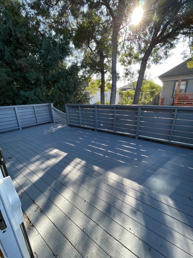 Building Photo - 1/2 Off First Month's Rent, 6Bdrm, 3Bath