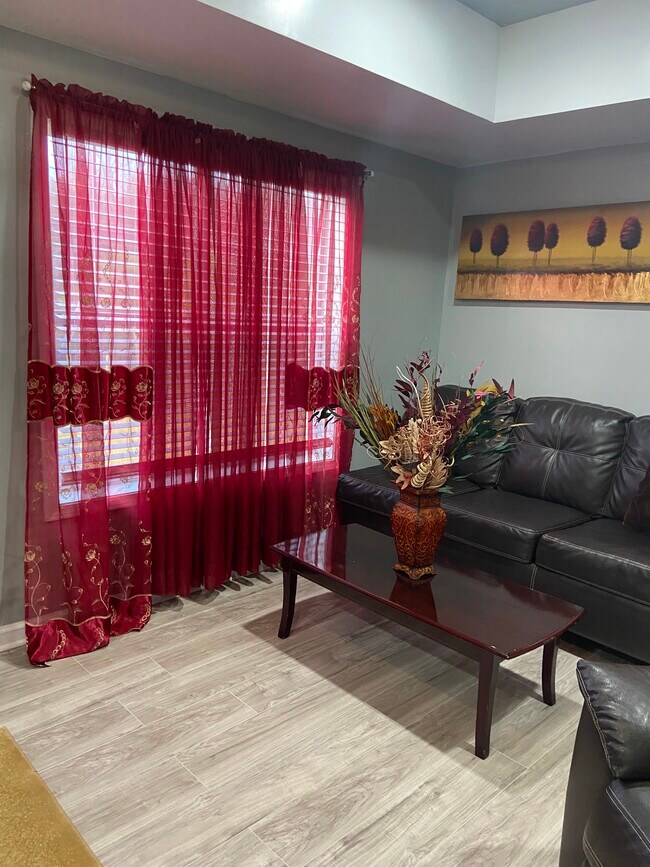 Living room - 7853 Mohansic Park Ln