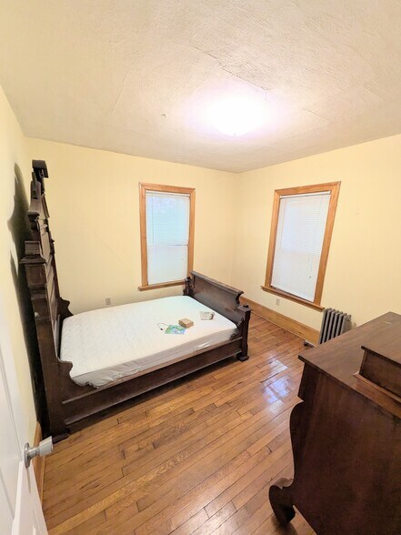 Building Photo - 137 Marcella St